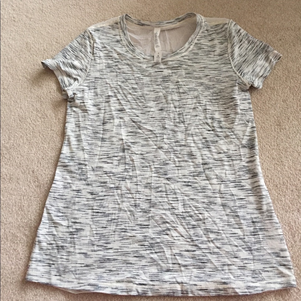 Lululemon size 8, mesh back tee